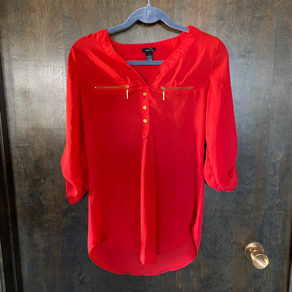 Like new women’s Rue 21 dress shirt 👚